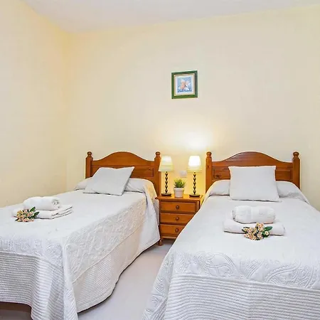 Sleeps 6 Air Con Wifi *